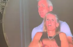 Mulher 'flagrada' em show d� palestra sobre gest�o de crise