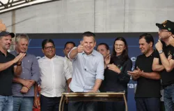 Governo de MT entrega 175 casas populares e anuncia novos investimentos em Aripuan�