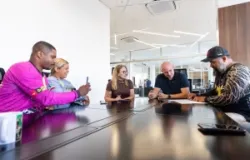 Lei que garante melhorias em pontos de parada para motoboys � sancionada em Cuiab�