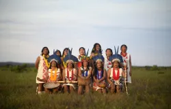 �lbum re�ne can��es ancestrais de mulheres ind�genas do povo Kur�-Bakairi