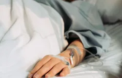 Hospital nos EUA processa paciente que se recusa a deixar quarto ap�s alta