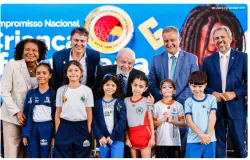 Brasil  bate meta de alfabetiza��o na idade certa para 2025, atingindo 66%. Em 2023, era 56%