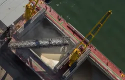 Brasil deve reduzir exporta��es de a��car com maior direcionamento da cana para etanol