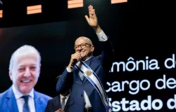 Otaviano Pivetta recebe faixa de governador e refor�a compromisso de seguir com investimentos em todas as �reas