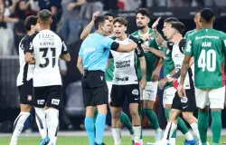 Corinthians e Palmeiras empatam com confus�o dentro e fora do gramado