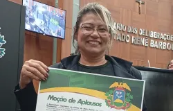 🎭 �Da sala de aula aos corredores do hospital: Prof� Carla  da Escola Dep. Emanuel Pinheiro recebe Mo��o de Aplausos por transformar amor em miss�o�