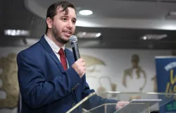 Trabalho e Dignidade: livro debate o direito a um sal�rio justo no Brasil