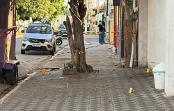 Homem morre em pra�a de VG com tr�s facadas; veja v�deo