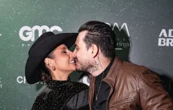 Noivado: Matheus, dupla de Brenno, transforma palco em pedido de casamento na ExpoIng�