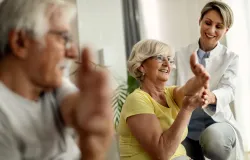 Quando procurar um geriatra? Especialista explica por que o cuidado deve come�ar antes da terceira idade