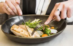 O erro que pode deixar voc� com mais fome e menos resultado na dieta