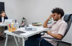 5 sinais silenciosos de que o trabalho est� afetando sua sa�de mental e quase ningu�m percebe