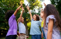 F�rias escolares: entenda o papel do descanso e da brincadeira no desenvolvimento infantil
