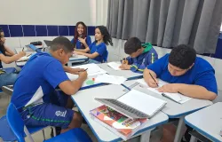 PROF� C�NTIA GUAZZI PROMOVE RELEITURA DE O PEQUENO PR�NCIPE COM ESTUDANTES DOS 7� ANOS DA ESCOLA DEP. EMANUEL PINHEIRO