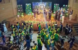 Alunos de escola de V�rzea Grande arrancam aplausos com pe�a de teatro no festival