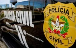Casal � preso por deixar filha sozinha em carro enquanto levava beb� morto ao m�dico