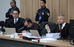 Promotor afirma que defesa tenta enganar j�ri com 'fuma�a' em julgamento