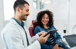 Dentistas podem receitar Mounjaro? Entenda os novos limites e o aumento de buscas no Brasil