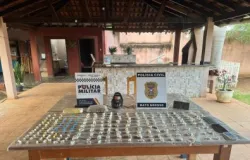 Pol�cia prende dupla do Comando Vermelho com 200 por��es de drogas em MT