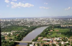 Nada de pap�is de casas em V�rzea Grande: governo falhou e deixou 8 mil fam�lias sem regulariza��o