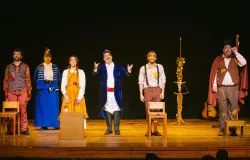 Os Mendigos e o Pato do Imperador leva m�scaras, bonecos e acrobacias ao Teatro Laura Alvim