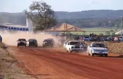 A tradicional poeira e o ronco dos motores voltaram a agitar o Norte Araguaia no �ltimo domingo (18) de outubro.