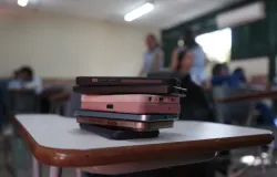 Publicadas diretrizes que detalham possibilidades e restries de uso de celulares e meios digitais em sala de aula