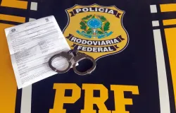 PRF prende foragido da justia paulista dentro de nibus na BR 101