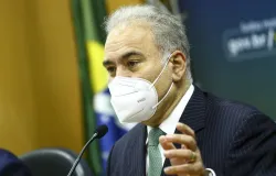 Governo reduz para 7 dias isolamento de pacientes com covid-19