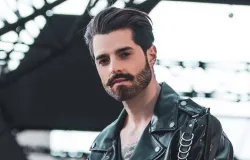 O DJ Alok est� pagando a escola particular de todos os filhos de seus funcion�rios como uma iniciativa filantr�pica.