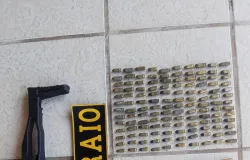 Raio da PMCE apreende mais de 200 muni��es e acess�rios para adapta��o de armas em Caucaia