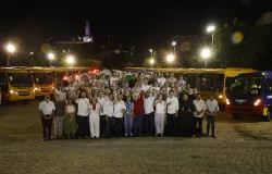 Lula e governador entregam �nibus e ve�culos de sa�de para 76 cidades do Cear�