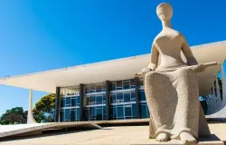 Pol�cia investiga suspeita de bomba perto do tribunal mais importante do Brasil