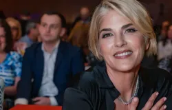 Atriz famosa � presa ap�s morder comiss�rio e tentar abrir porta de avi�o