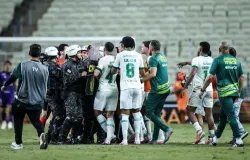 Volante do Juventude explode contra p�nalti pol�mico e acr�scimos excessivos em empate com Cear�