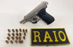 Homem � preso com pistola de identifica��o apagada ap�s atirar na rua em Sobral