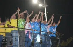 Fl�vio Bolsonaro promete incluir homossexuais e defender compra dos brasileiros em evento em Fortaleza