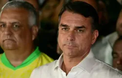 Fl�vio Bolsonaro decide pedir cassa��o de Lula ap�s derrota nas elei��es