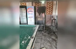 Homem salva loja de conveni�ncia ao apagar fogo em geladeira
