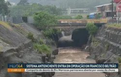 Chuva forte causa alagamentos e bloqueio de ruas em cidade do Paran�