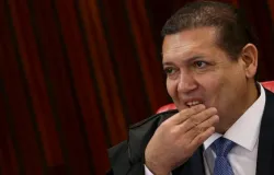 Justi�a invade gabinete de juiz ligado a Nunes Marques em opera��o contra fraude do Banco Master