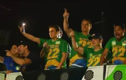 Fl�vio Bolsonaro promete modernizar f�brica de pe�as tecnol�gicas em Minas Gerais