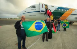 Grupo de brasileiros repatriados da Cisjordnia chega ao Recife