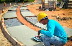 Prefeitura e Governo de MT iniciam construo de caladas em bairros estratgicos
