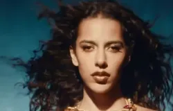 Marina Sena aposta em look sexy para apresentar novo lbum, >Coisas Naturais>