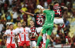 Flamengo estreia no Brasileiro com empate em 1 a 1 com Internacional