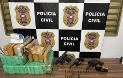 Polcia Civil desmonta ponto de armazenamento de armas e drogas em residncia abandonada em Cocalinho