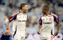 Flamengo assume a liderana do Brasileiro com vitria sobre o Grmio em Porto Alegre