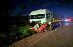 Cinco pessoas morrem após acidente grave entre carro e carreta na BR-163