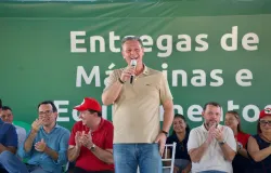 Governo entrega mquinas e equipamentos agrcolas em Mato Grosso